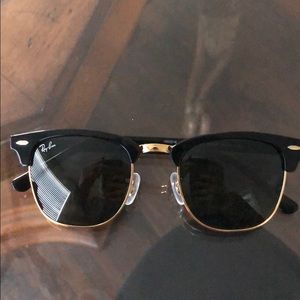 Classic Ray Ban Clubmaster Black/Gold - Authentic